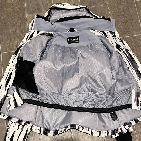 Sunice Black and White Ski Jacket - Picture 6 of 11